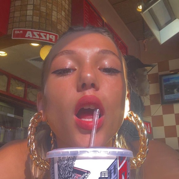 Meet your Posher, Haley - Picture 7 of 8